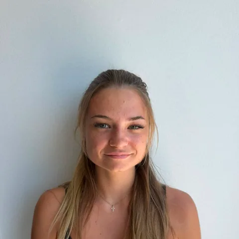 Chloe, Renewals Specialist